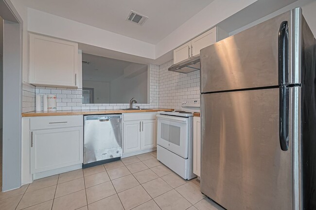 Foto del edificio - 7805 Rue St Cyr St