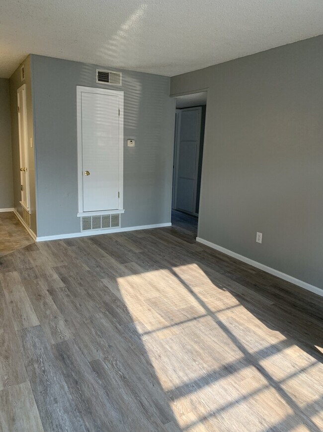 Building Photo - WoodCreek Apartments