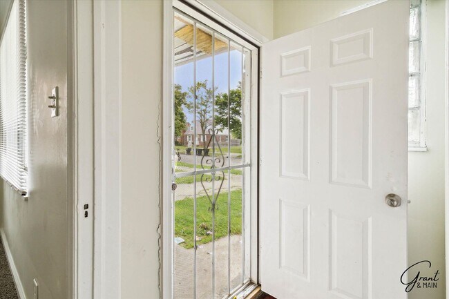 Foto del edificio - $1,300/month - 3 Bed 1 Bath in Detroit
