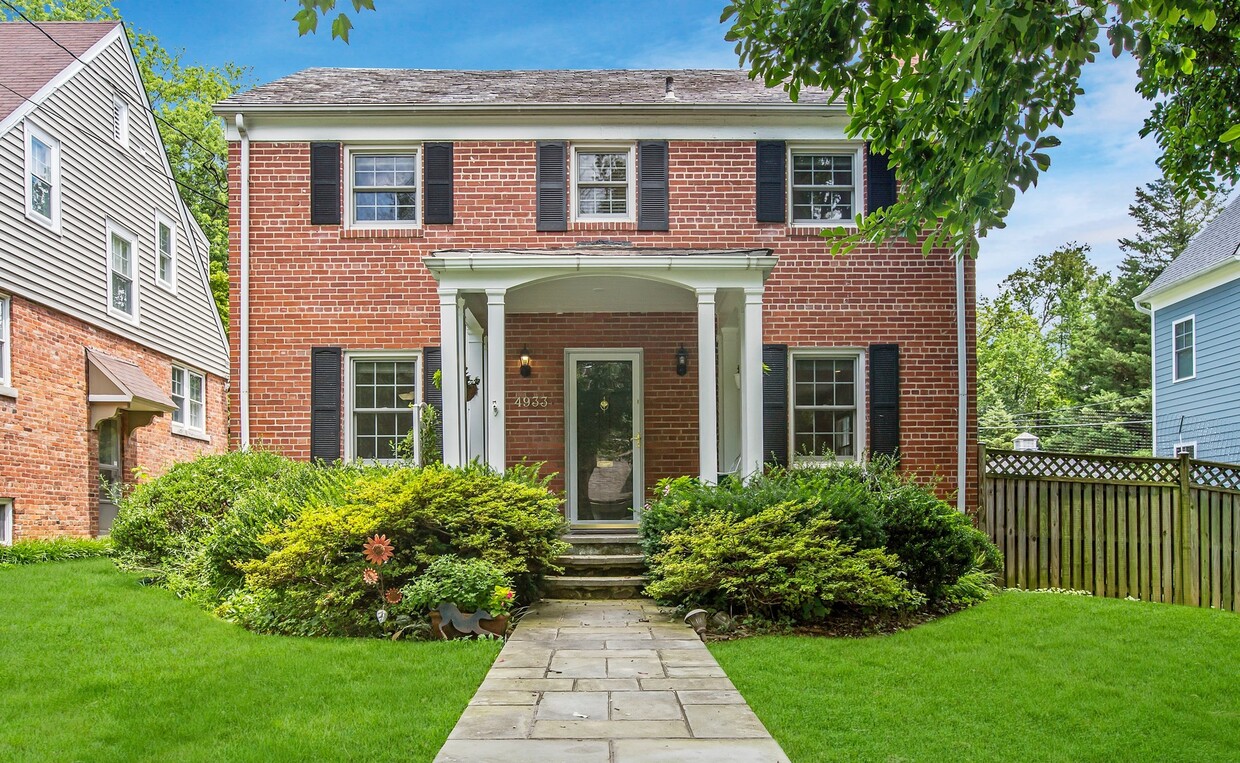 3 Bed Colonial in AU Park | Finished Basement | Fenced Yard & Large Deck - 3 Bed Colonial in AU Park | Finished Basement | Fenced Yard & Large Deck
