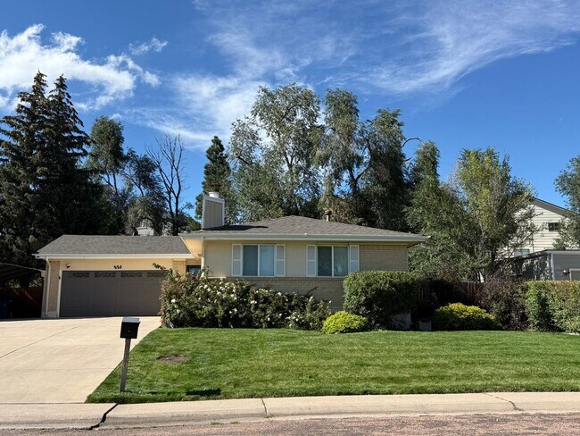 Building Photo - Five Bedroom House Close To Ft. Carson