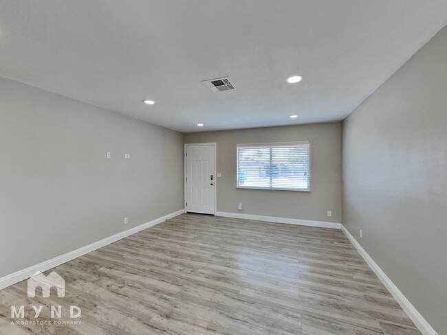 Foto del edificio - 3766 Lone Oak St