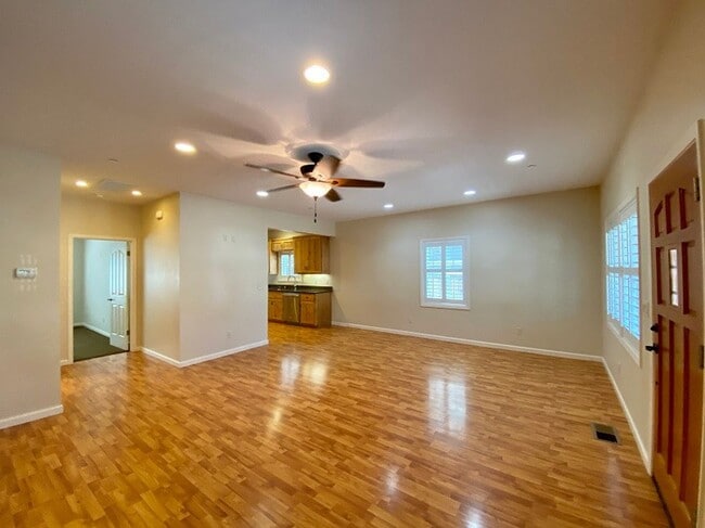 Building Photo - Beautiful Two Bedroom Napa Home