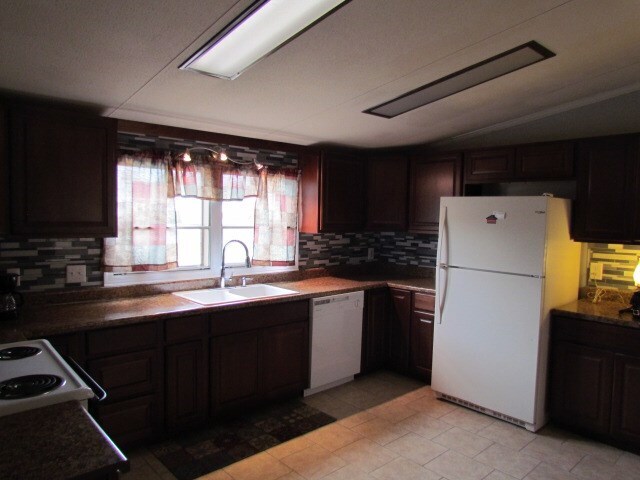 Foto del edificio - 7149 Fleming Rd