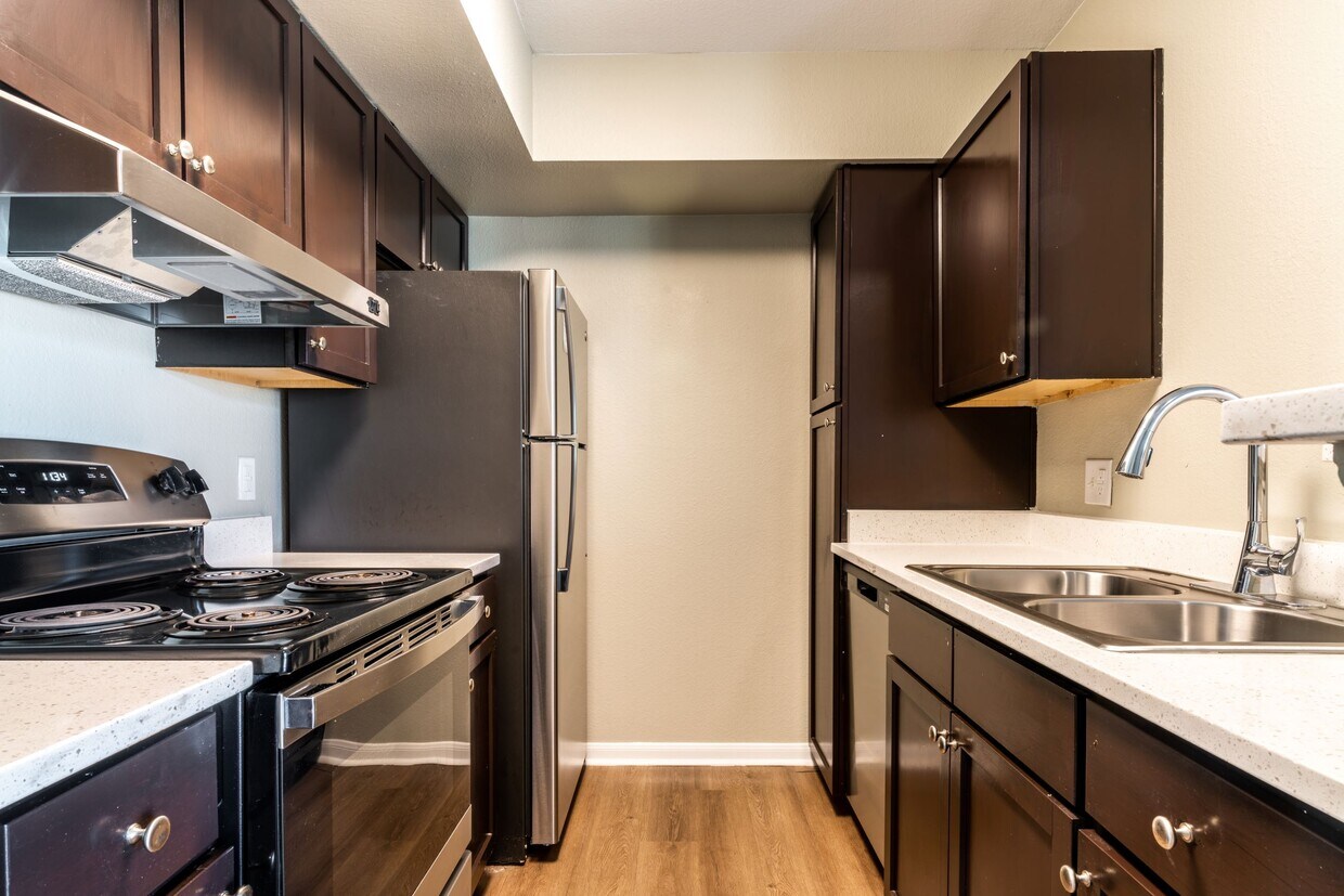 The Life at Grand Oaks 5500 De Soto St Houston, TX Apartments for