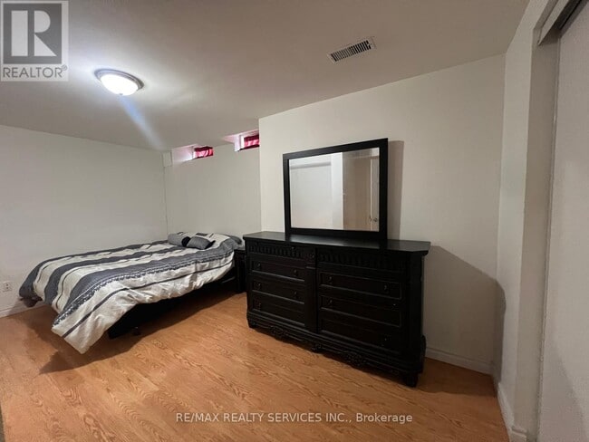 Building Photo - 24 Mossgrove Crescent