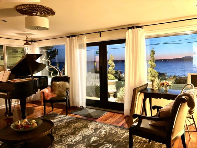 Foto del edificio - 4034 Beach Dr SW