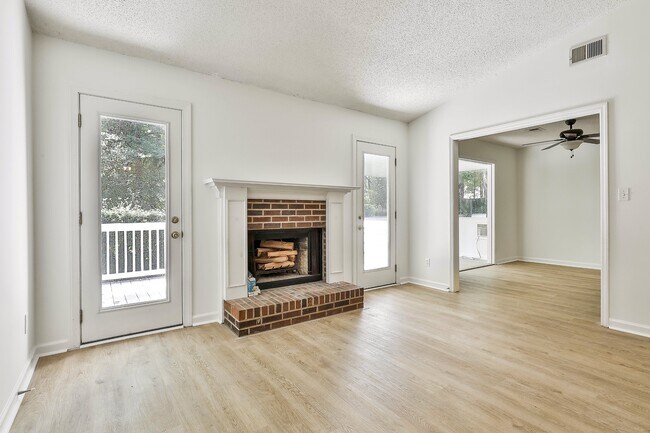 Building Photo - 204 Ruskin Rd