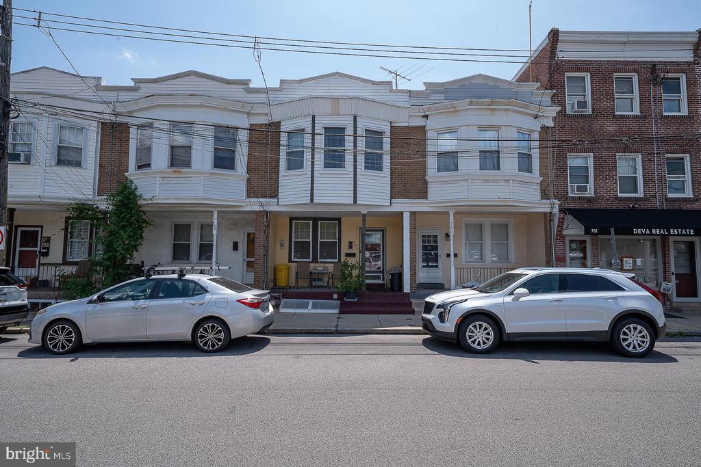 Primary Photo - 758 W Railroad Ave
