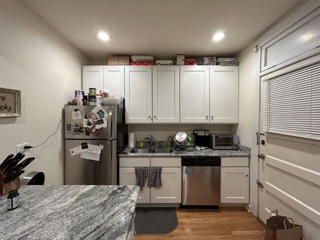 Foto del edificio - 1 bedroom in Chicago IL 60625