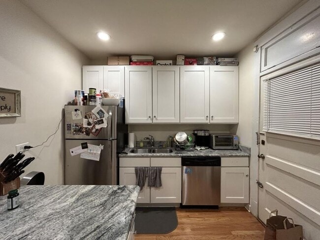 Building Photo - 1 bedroom in Chicago IL 60625