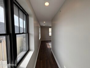 Building Photo - 21 Mechanic St