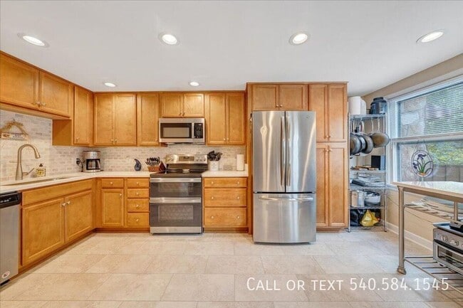 Foto del edificio - 3331 Stonehenge Square