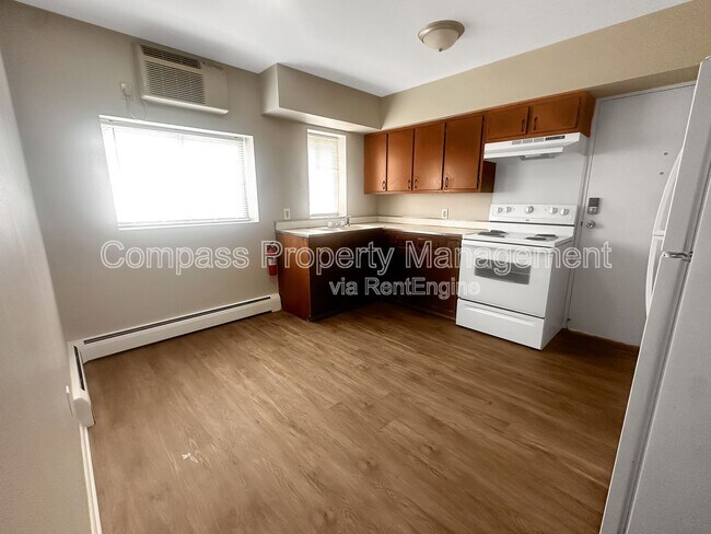 Building Photo - 2841 S Burdick St