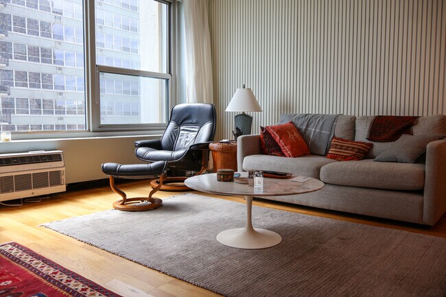 Foto del edificio - 3600 N Lake Shore Dr