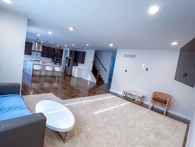 Building Photo - Beautiful 5 Bedroom, 3 Bath Toll Brothers ...