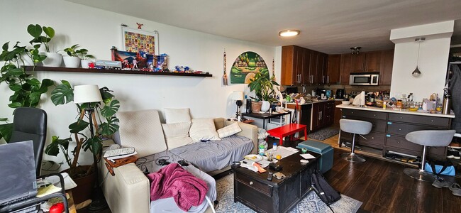 Building Photo - UPTOWN - GREAT 1BD/1BTH CONDO FOR RENT!