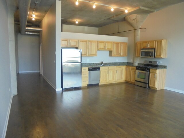 Foto del edificio - 3963 W Belmont Ave