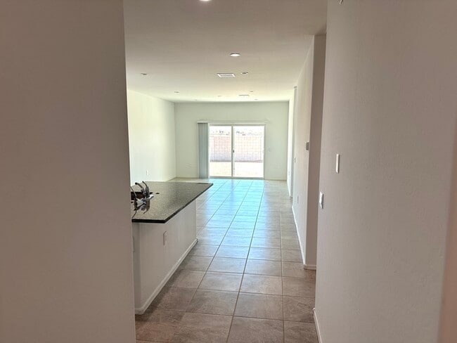 Building Photo - Gorgeous NEW 4 bedroom 2 bath home in Carlton