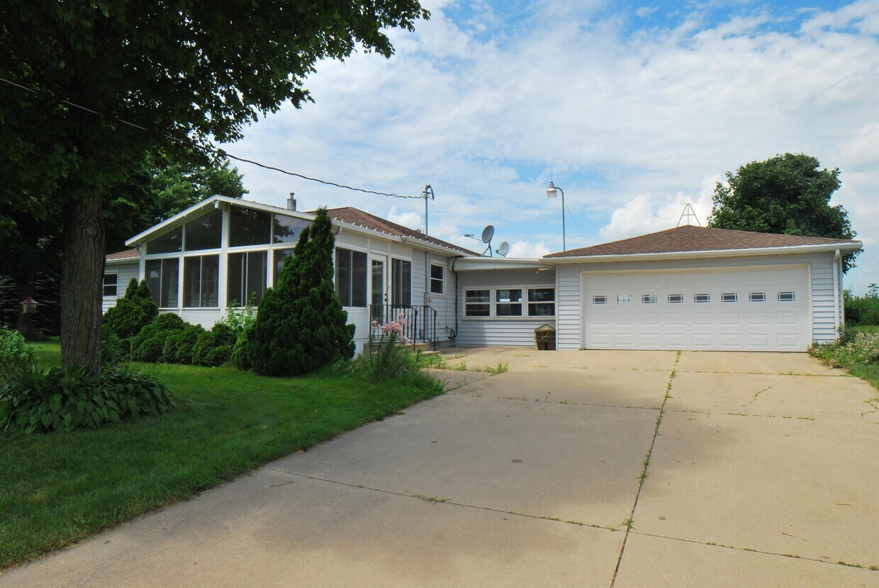 Primary Photo - 811 E Dunkerton Rd