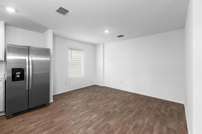 Building Photo - 456 Sandringham Lp