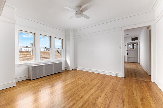 Foto del edificio - 1003 Beloit Ave