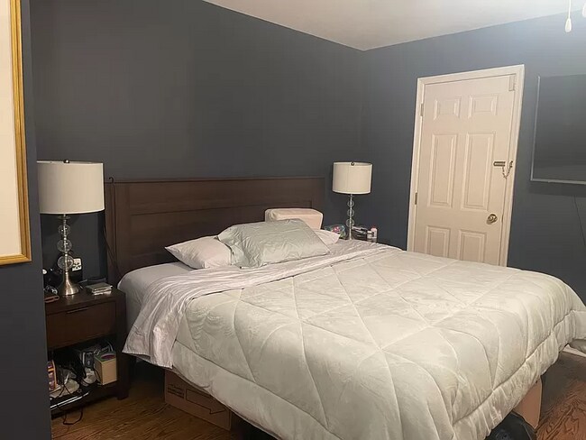 Building Photo - 17-25-25 Church St