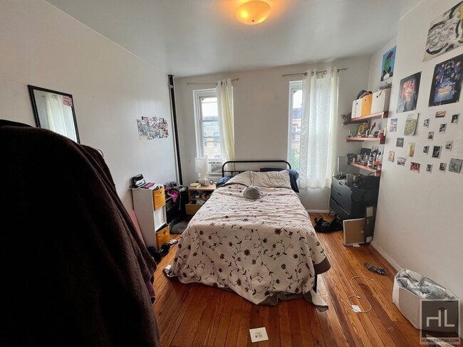 Building Photo - 2BR 1BA Next To Maria Hernandez Park