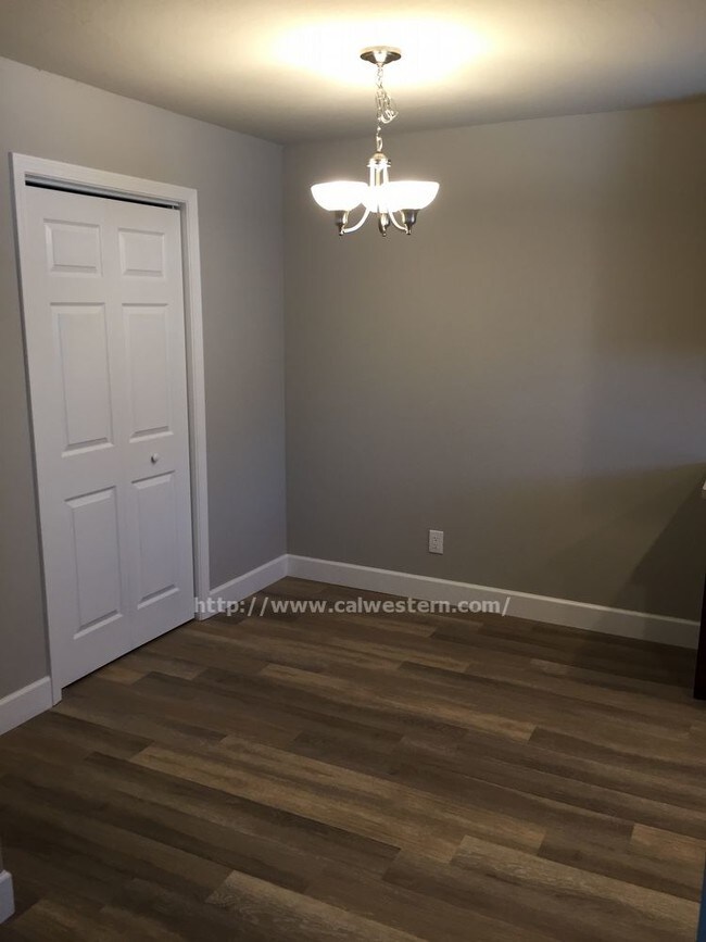 Building Photo - Remodeled 2 bedroom 2 Bathroom Apartment