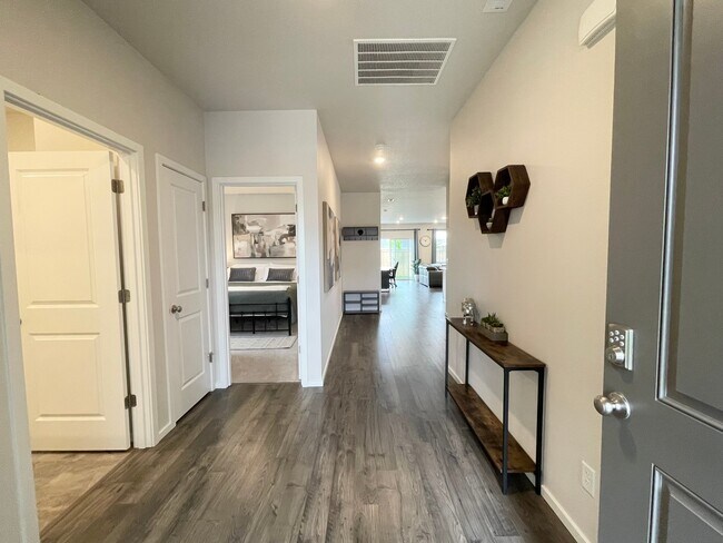 Foto del edificio - 434 Greencrest St NE