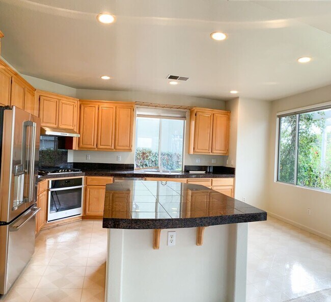 Foto del edificio - Lakeside Community 5 Bedroom Evergreen Home