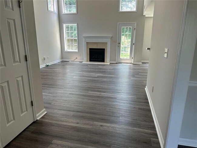 Foto del edificio - 6133 Mulberry Park Dr