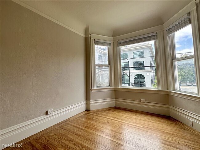 Foto del edificio - TOP FLOOR FLAT|SPACIOUS AND SUNNY|CALTRAIN...