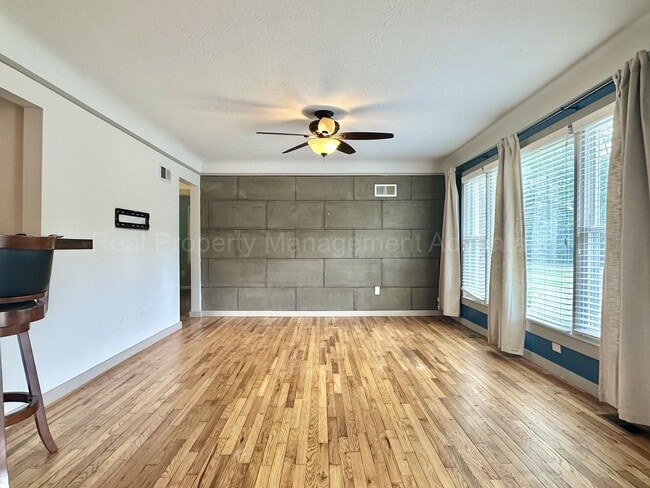Building Photo - Bright 2-Bed Ranch Near Downtown Farmington