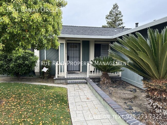 Foto del edificio - Updated 3 Bed, 2 Bath Single Story in Perf...