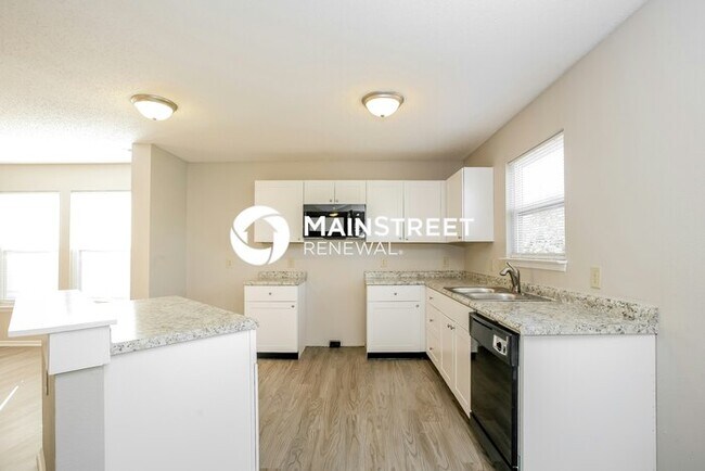 Foto del edificio - 4 Bedroom Pet-Friendly Home in Indianapolis, IN with Main Street Renewal