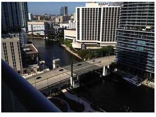 Building Photo - 475 Brickell Ave
