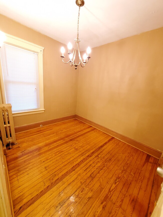 Back Bedroom - 754 Myrtle Ave