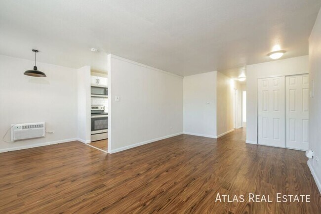 Foto del edificio - 4991 Lowell Blvd