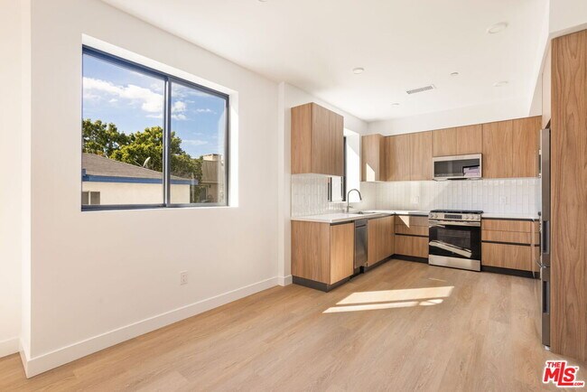 Foto del edificio - 2361 Fox Hills Dr