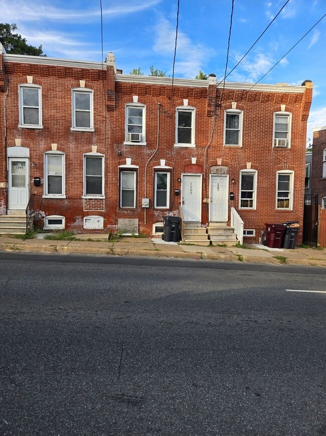 Building Photo - 1203 W 2nd St