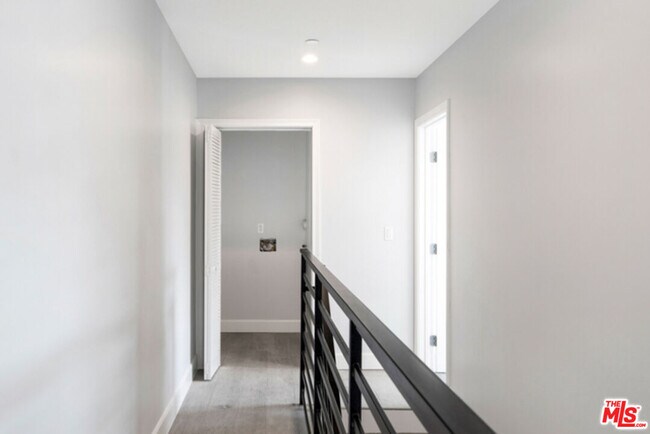 Foto del edificio - 6032 Romaine St