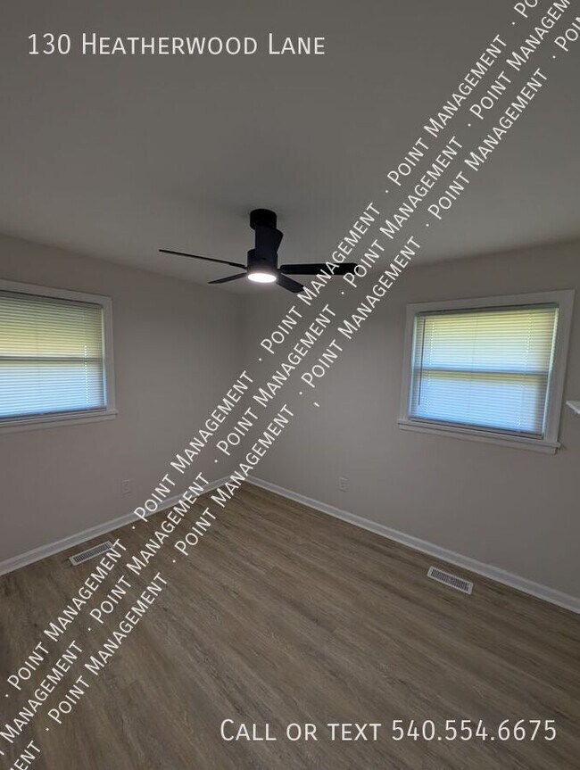Foto del edificio - 130 Heatherwood Ln