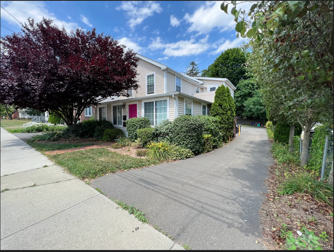 Welcome Home! - 471 Naugatuck Ave