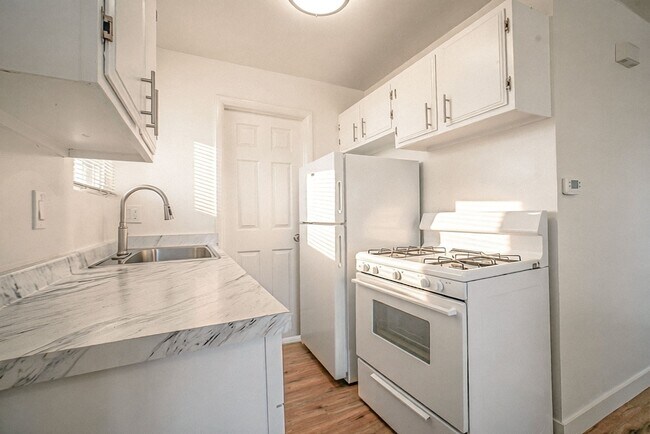 Building Photo - 376 W 700 N