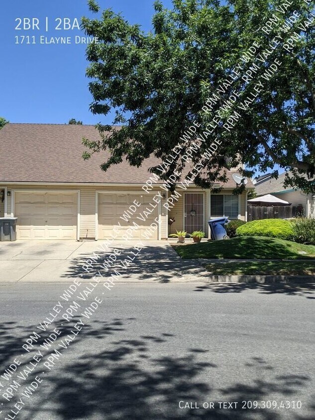 Building Photo - Cute Duplex Coming Soon in November!