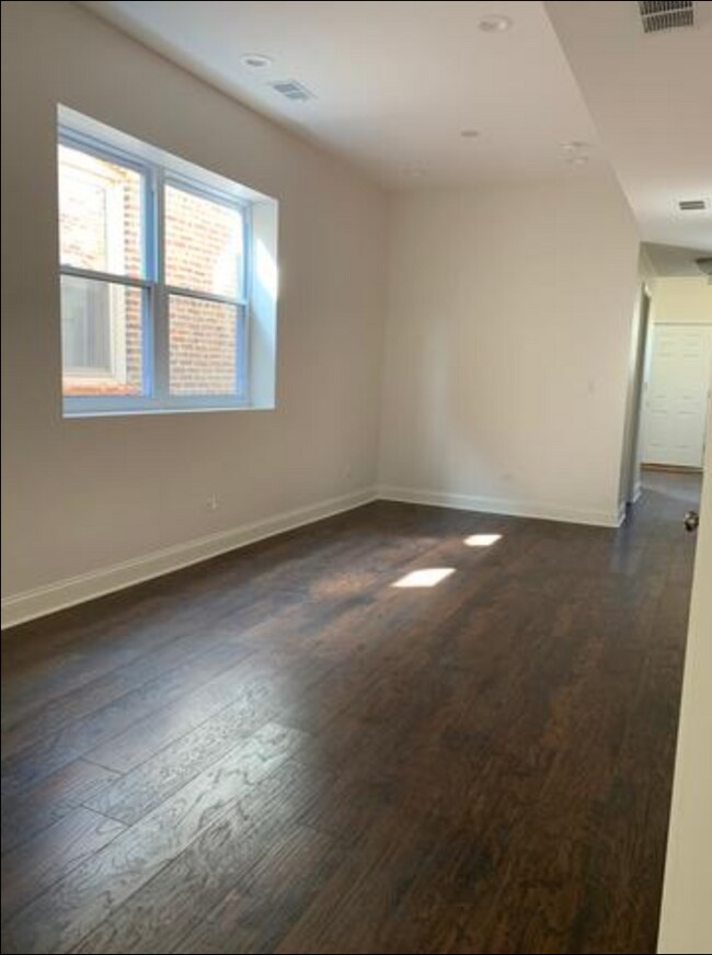 Building Photo - 3112 W Jackson Blvd