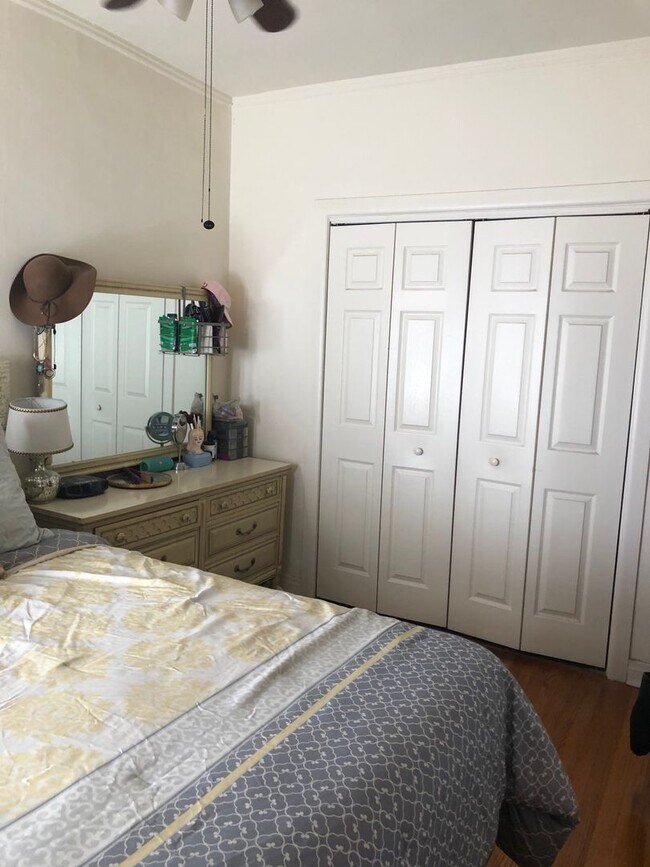 Foto del edificio - Sun-drenched Roscoe Village with sunny patio and yard