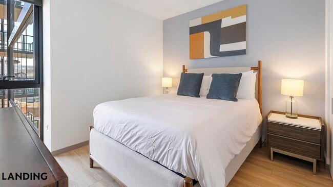 Building Photo - 513 S Damen Ave