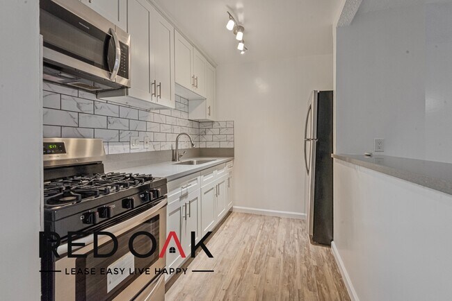 Foto del edificio - ~1 Month FREE~ Welcome to This Incredible,...